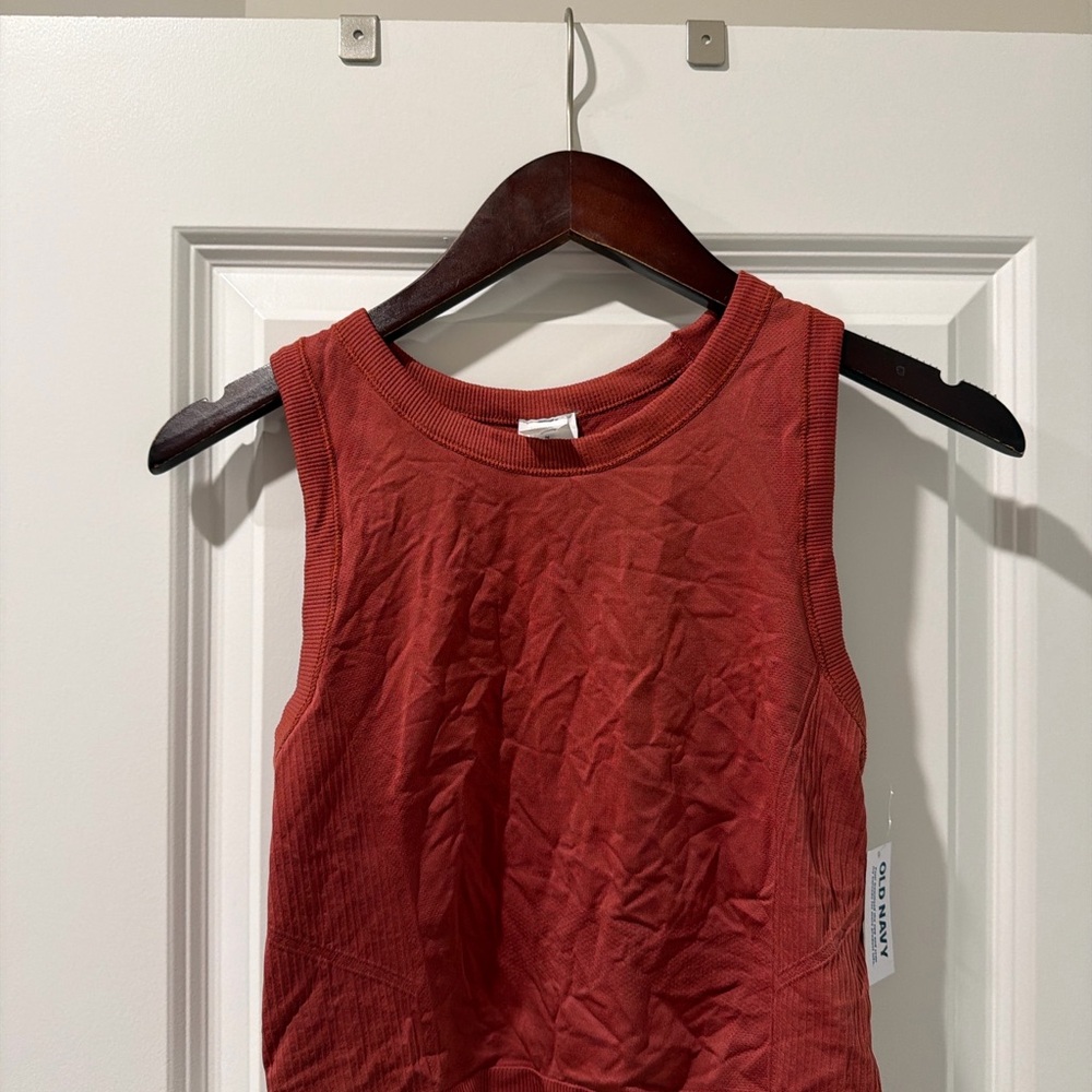 Old Navy Go-Dry Seamless Ribbed Tank Top Rust | NWT | Women’s Medium